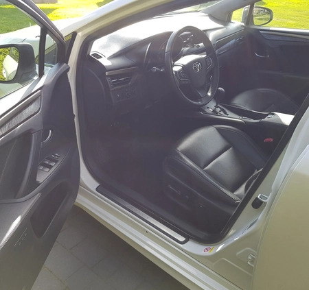 Toyota Avensis cena 74900 przebieg: 125000, rok produkcji 2016 z Kraków małe 154